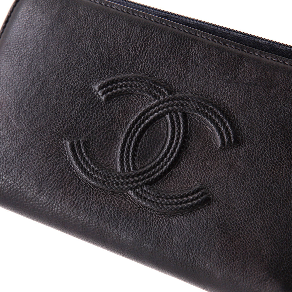 Timeless CC Zipped Wallet Caviar Long