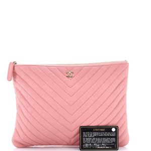 O Case Clutch Chevron Caviar Medium