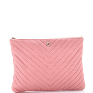 O Case Clutch Chevron Caviar Medium