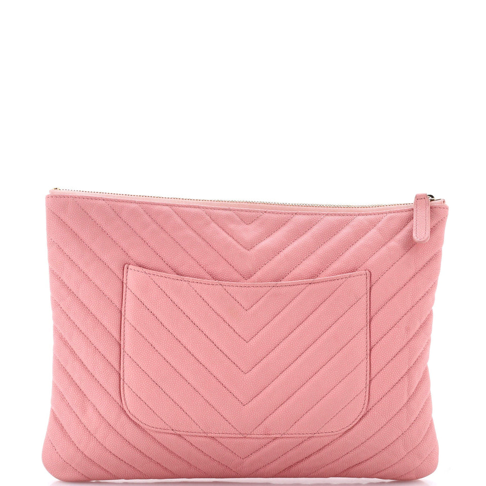 O Case Clutch Chevron Caviar Medium