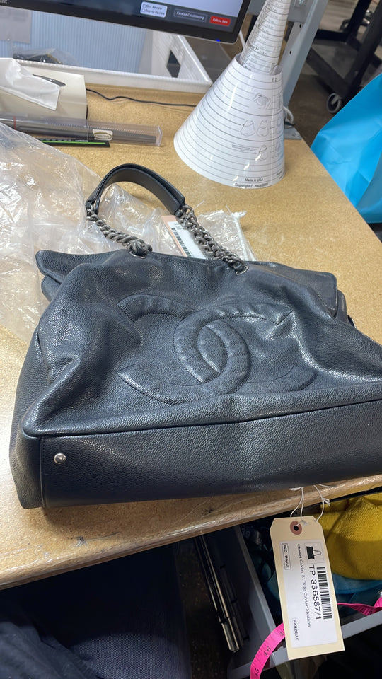 Caviar 31 Tote Caviar Large