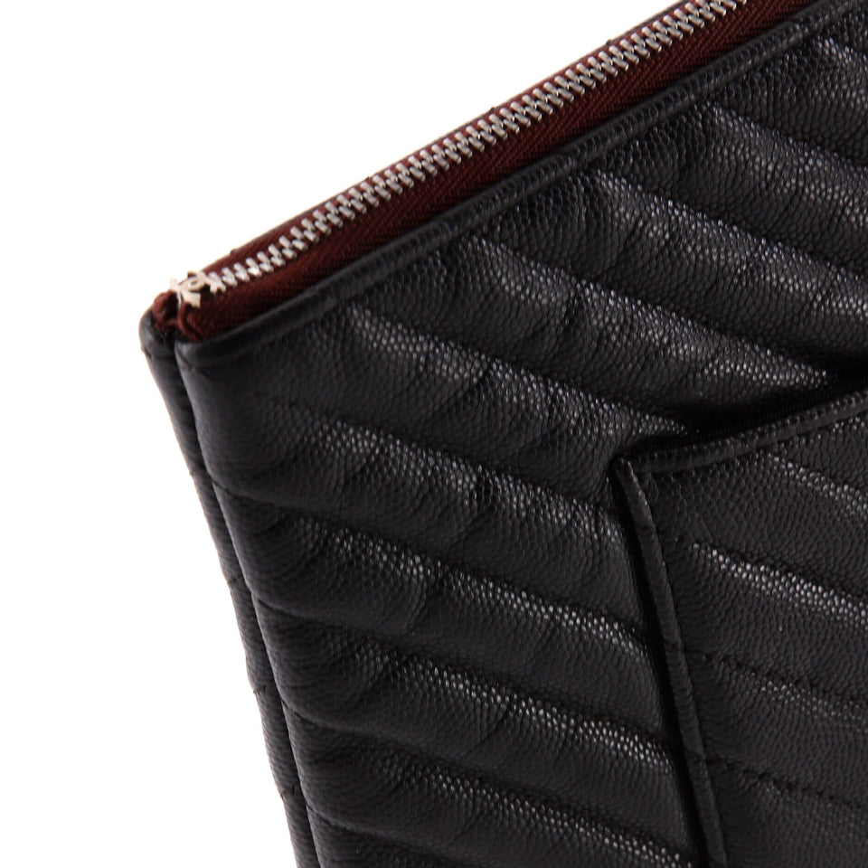 O Case Clutch Chevron Caviar Medium