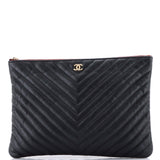 O Case Clutch Chevron Caviar Medium