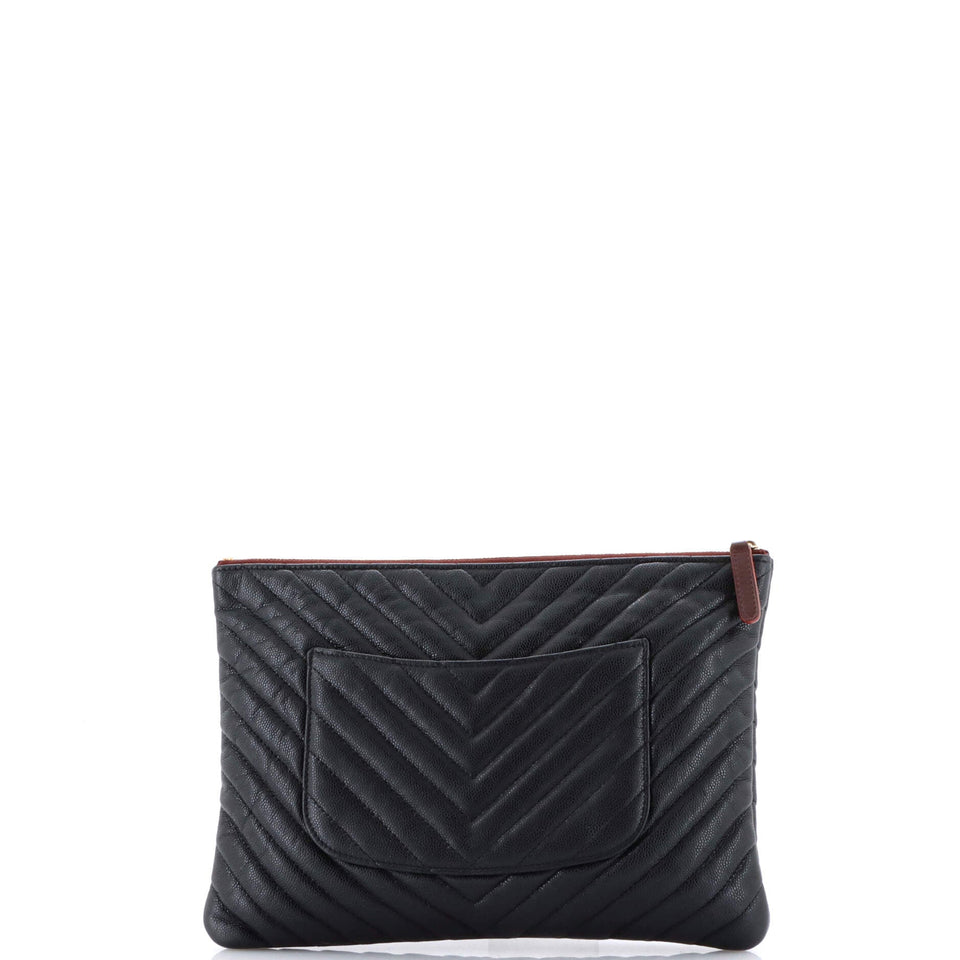 O Case Clutch Chevron Caviar Medium