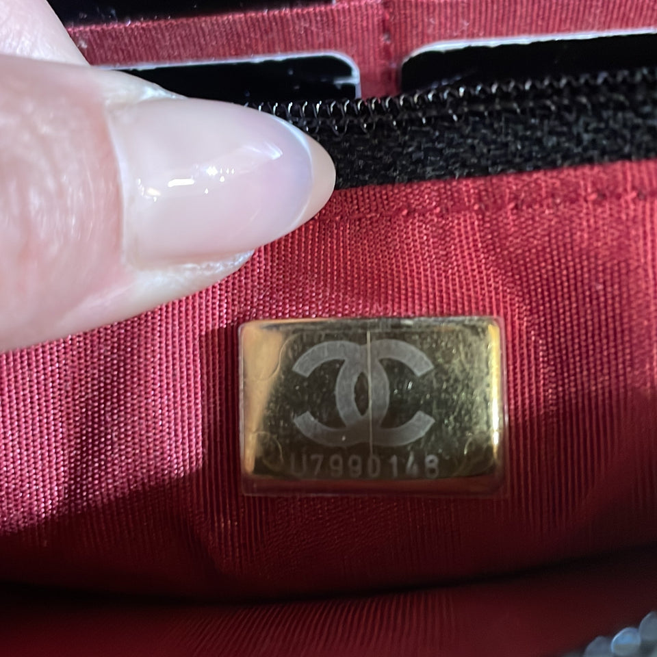 19 Wallet on Chain Quilted Lambskin