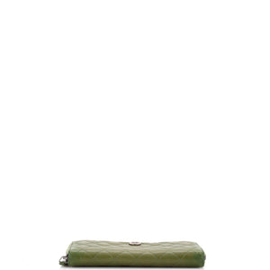 CC Medallion Zip Wallet Quilted Caviar Long