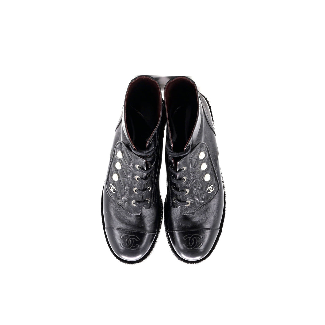 Women's Cap Toe CC Chain Around Pearl Combat Boots Leather