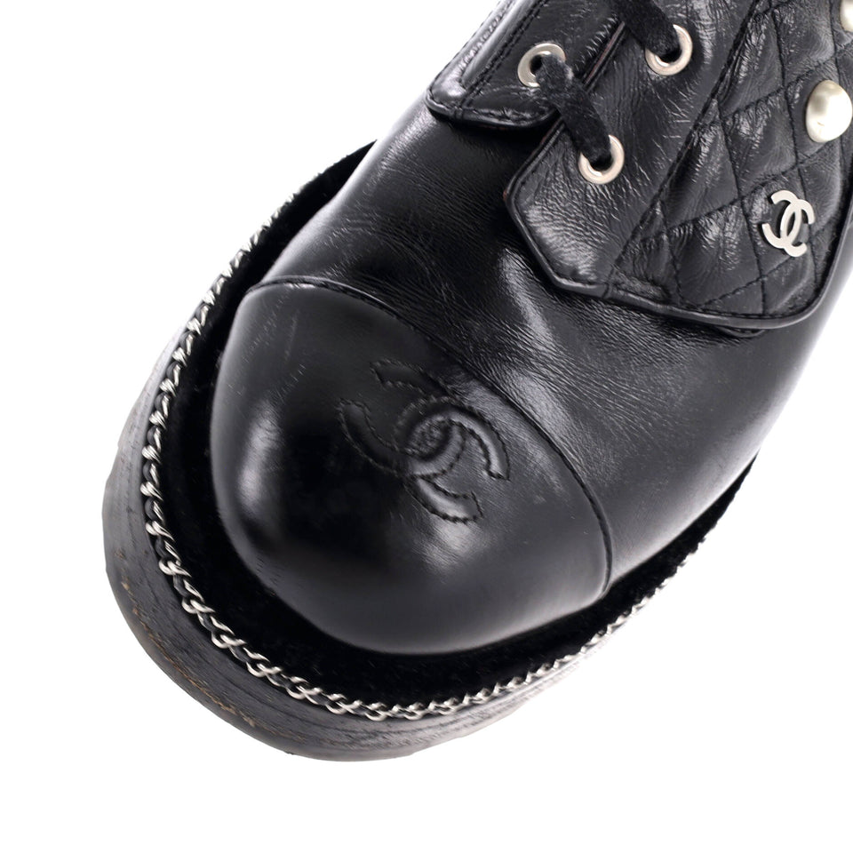 Women's Cap Toe CC Chain Around Pearl Combat Boots Leather