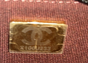 Wallet on Chain Quilted Caviar