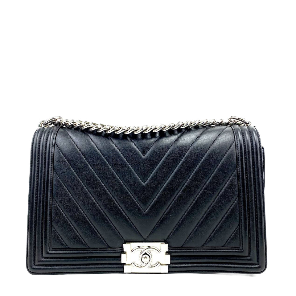 CHANEL Chevron Boy Bag Medium Black