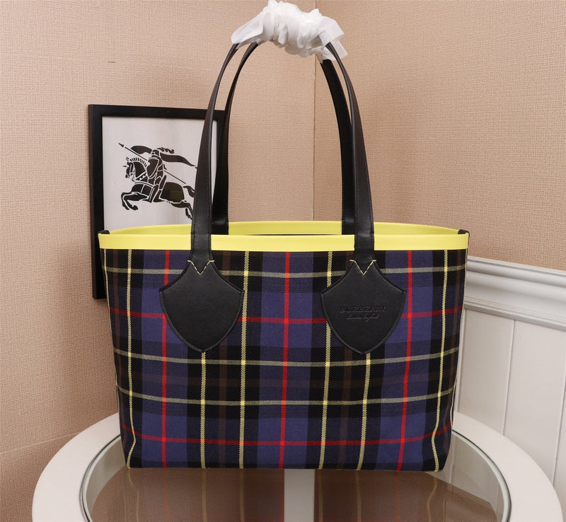 Burberry Bags - Bagsattire   357