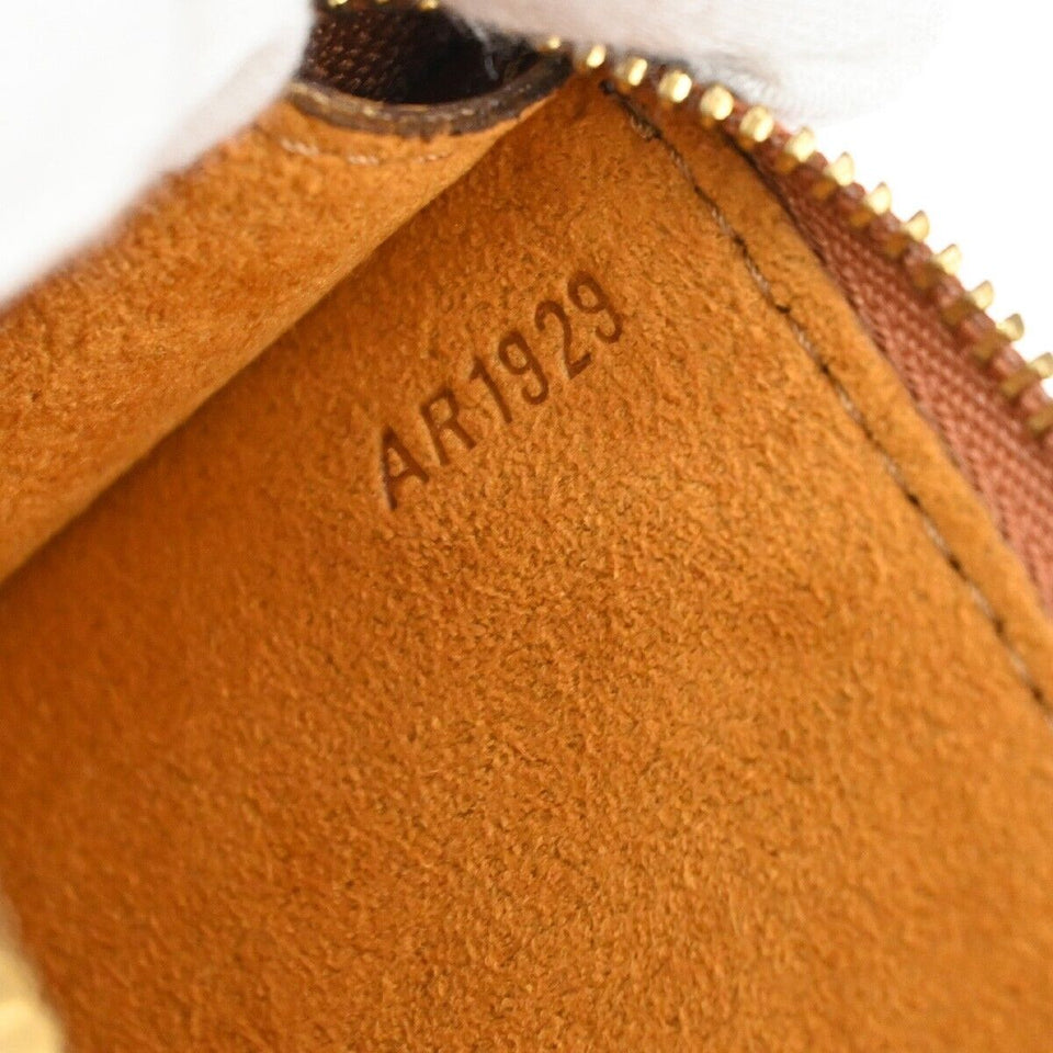 Louis Vuitton Pochette Accessoires  Leather Clutch Bag