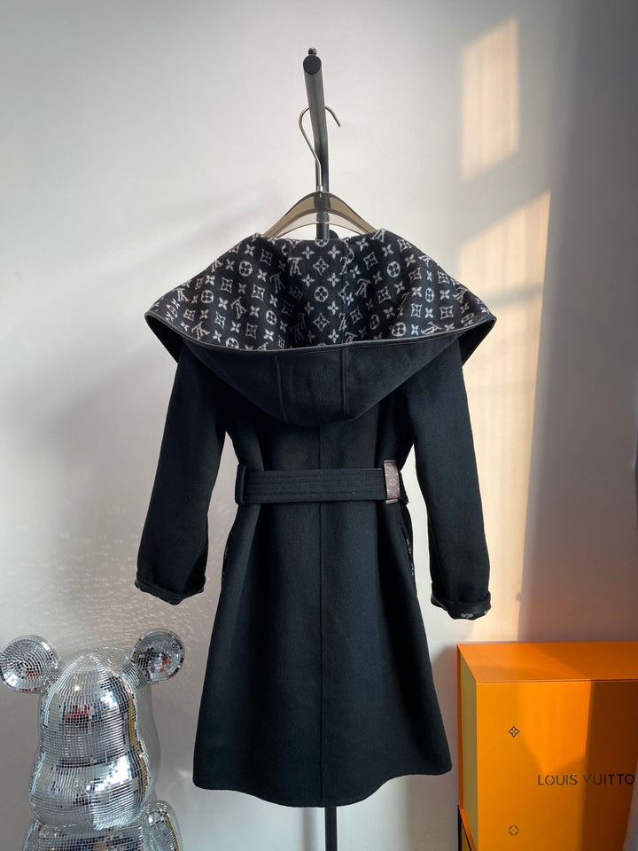 Luxury Louis Vuitton  Wrap Coat 040
