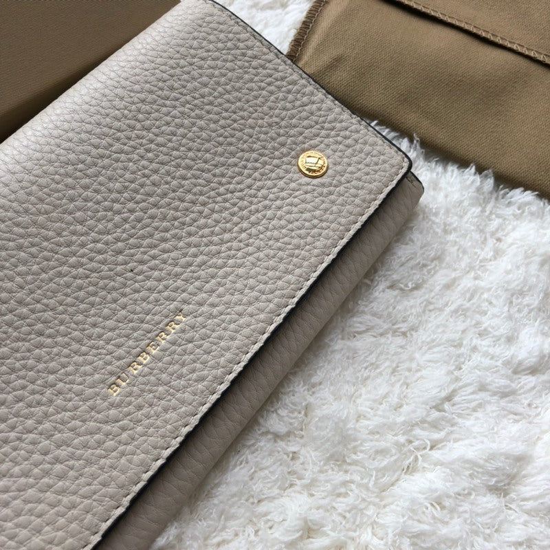 Burberry Bags - Bagsattire   423