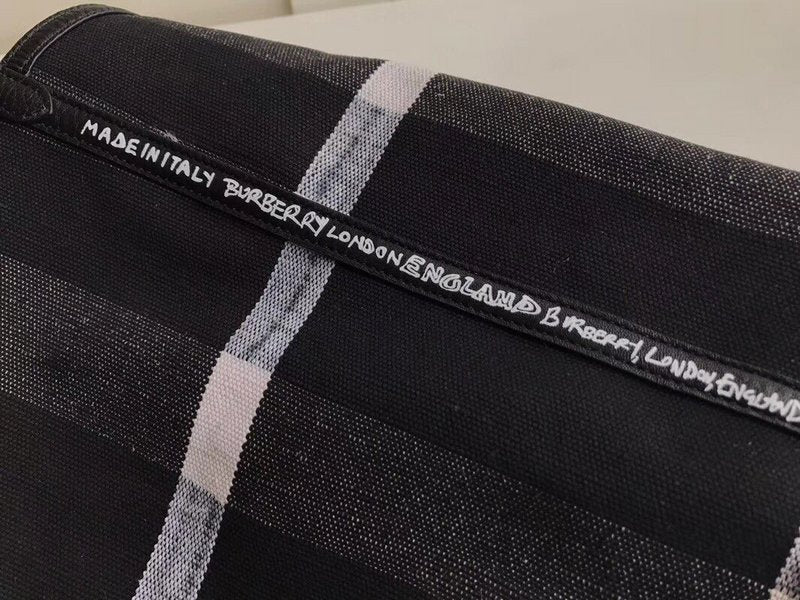 Burberry Bags - Bagsattire   294