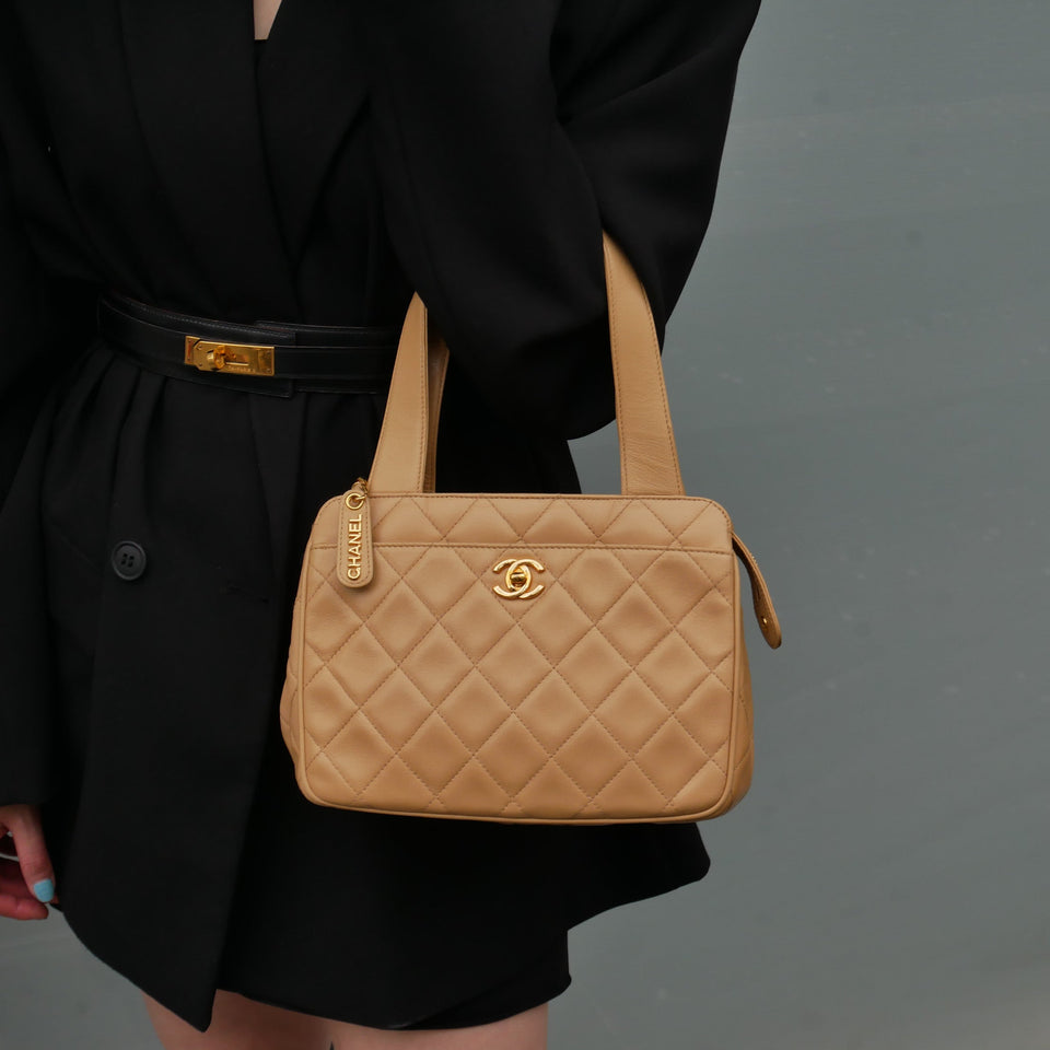CHANEL 1997 Beige Lambskin Quilted Handbag