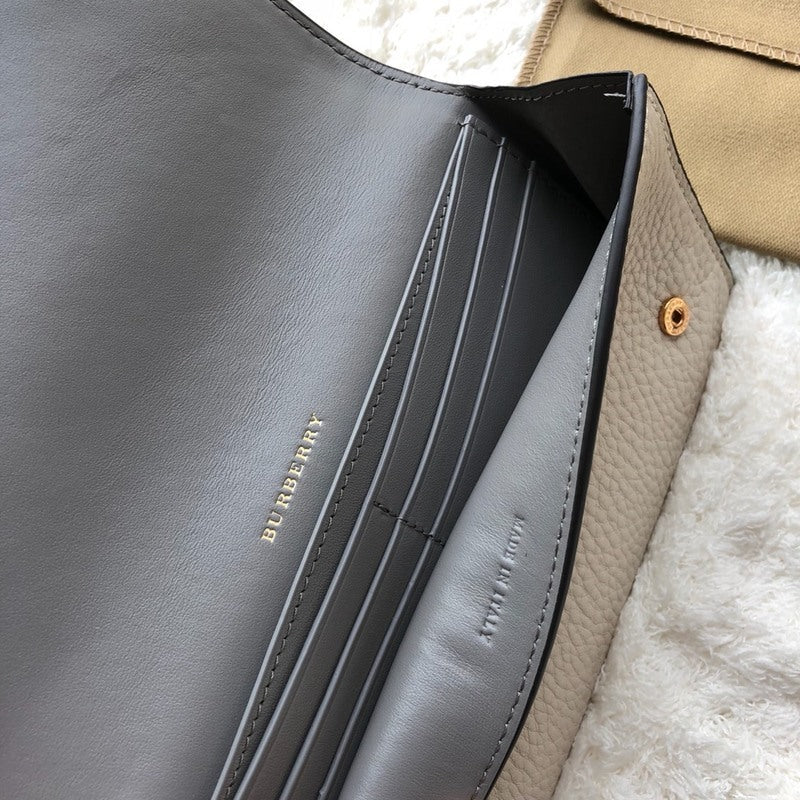 Burberry Bags - Bagsattire   423