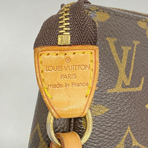 Louis Vuitton Pochette Accessoires  Canvas Clutch Bag