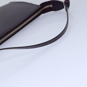 Louis Vuitton Pochette Accessoire  Leather Clutch Bag