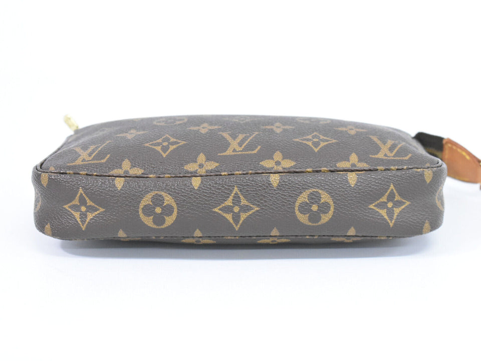Louis Vuitton Pochette Accessoires  Canvas Clutch Bag