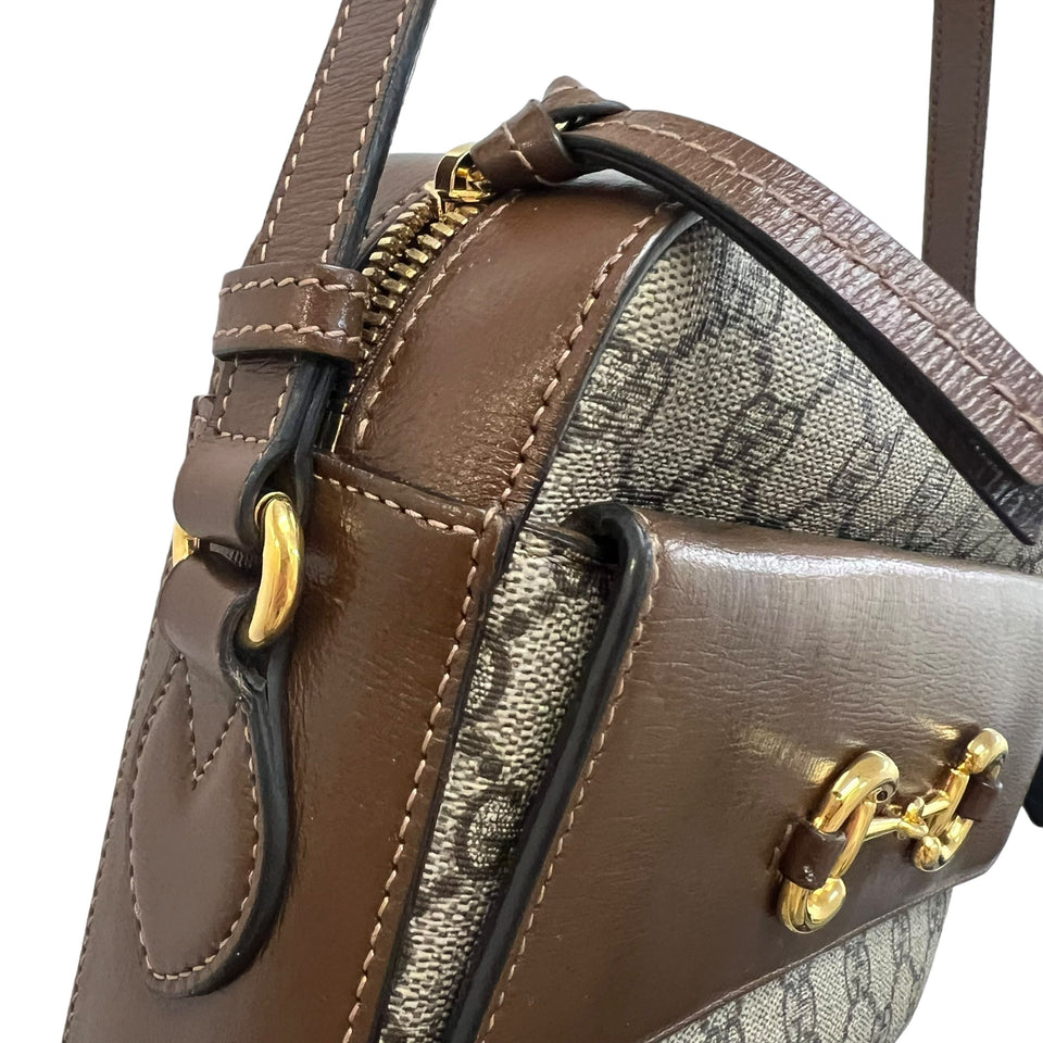 Crossbody Luxury Designer By Gucci  Size: Small