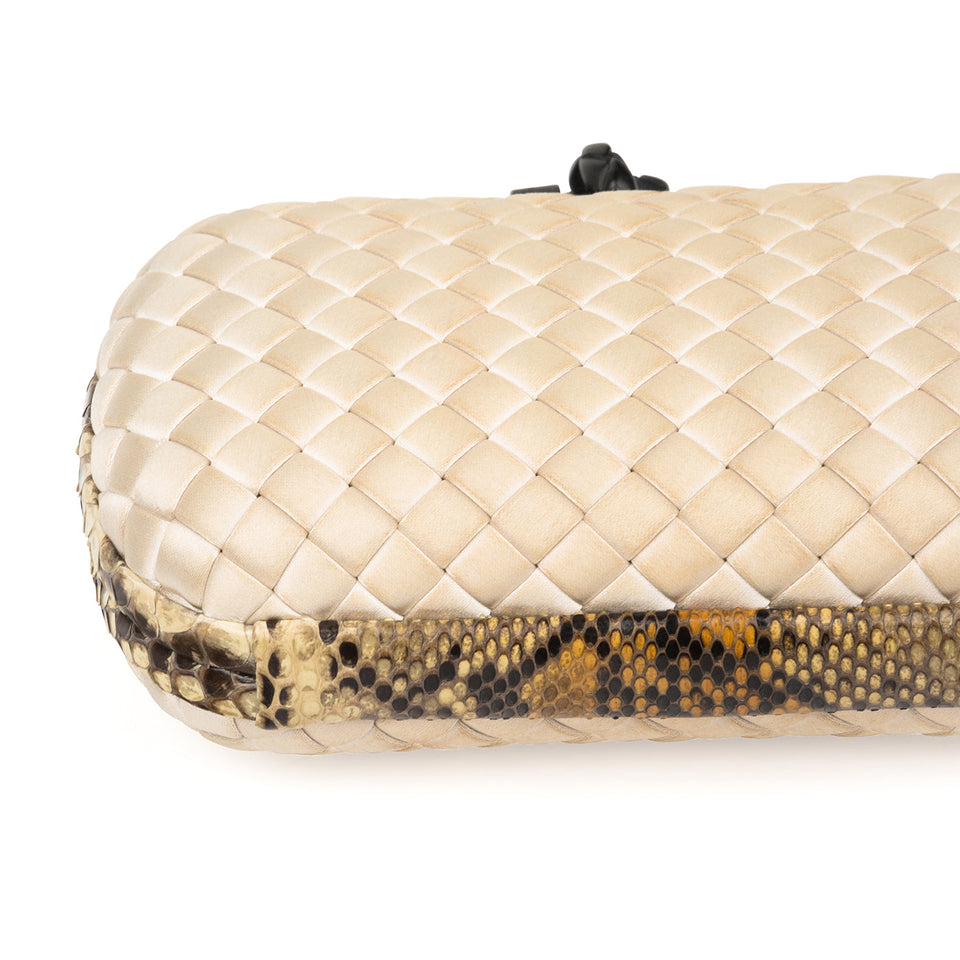 Knot Clutch