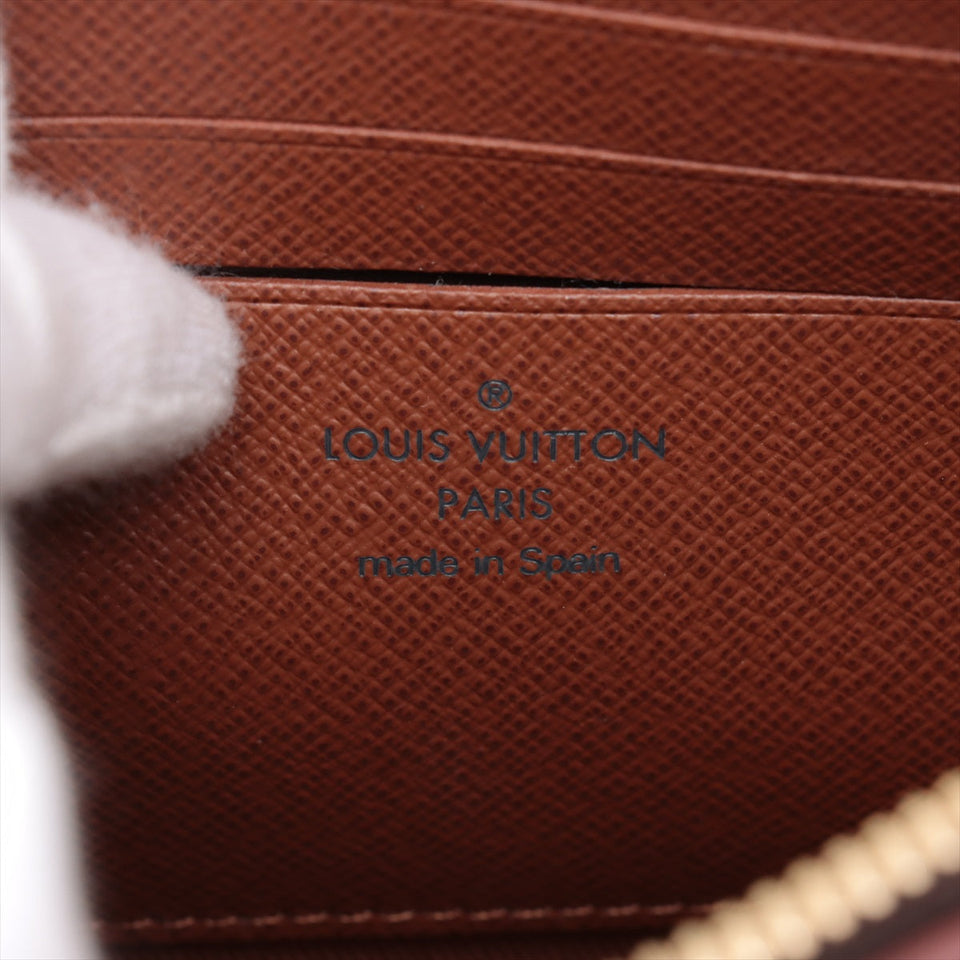 Louis Vuitton Monogram Legacy Chain clutch