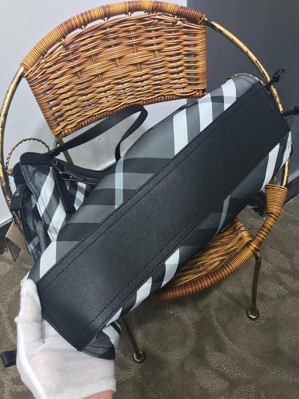 Burberry Bags - Bagsattire   374