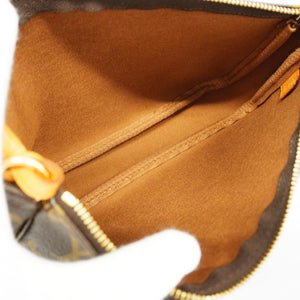 Louis Vuitton Pochette Accessoires  Canvas Clutch Bag