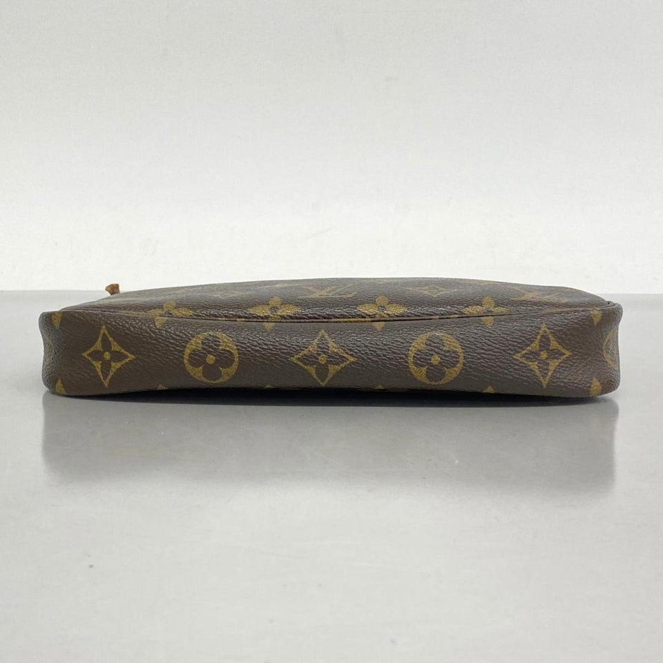 Louis Vuitton Pochette Accessoires  Canvas Clutch Bag