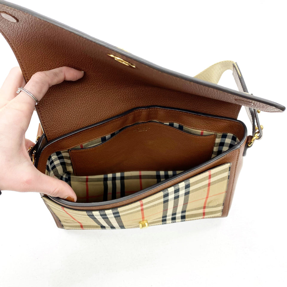 Crossbody Luxury Designer By Burberry  Size: Medium