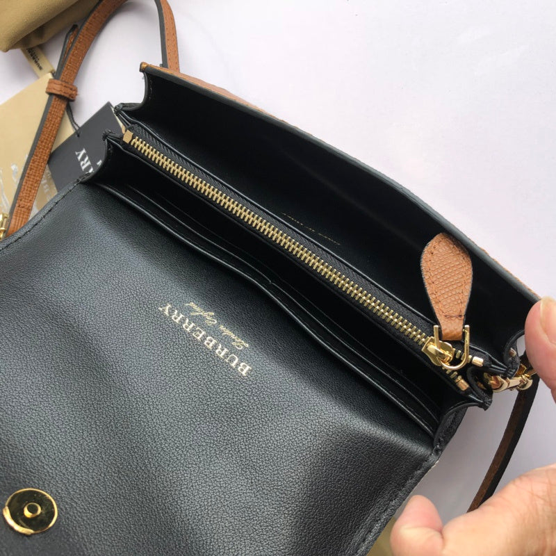 Burberry Bags - Bagsattire   559