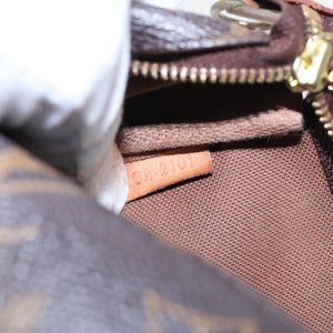 Louis Vuitton Pochette Accessoires  Canvas Clutch Bag