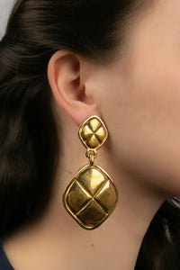 Boucles d'oreilles matelassées Chanel