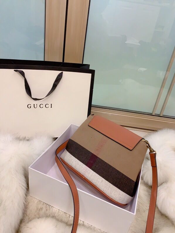 Burberry Bags - Bagsattire   222