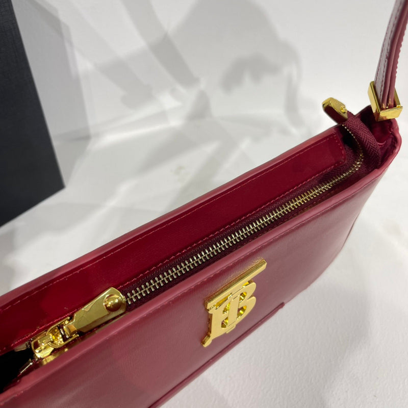 Burberry Bags - Bagsattire   135