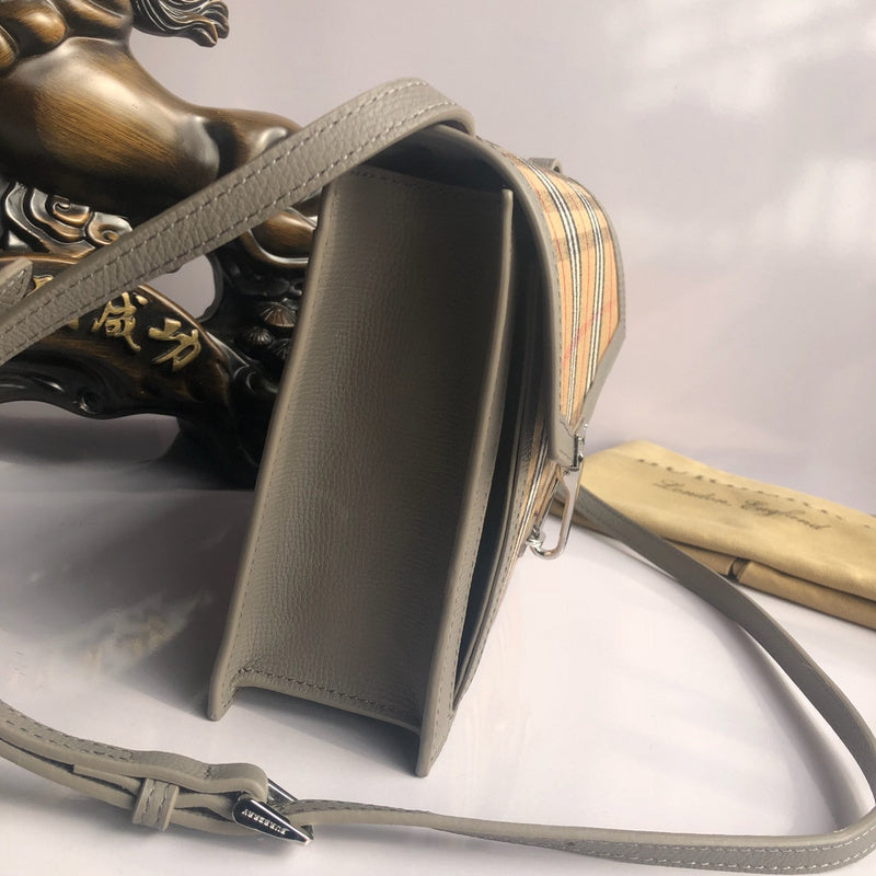 Burberry Bags - Bagsattire   671