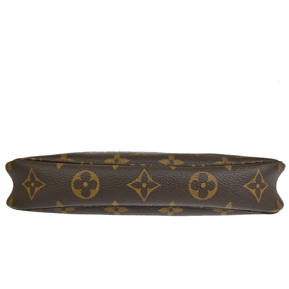 Louis Vuitton Pochette Accessoires  Canvas Clutch Bag
