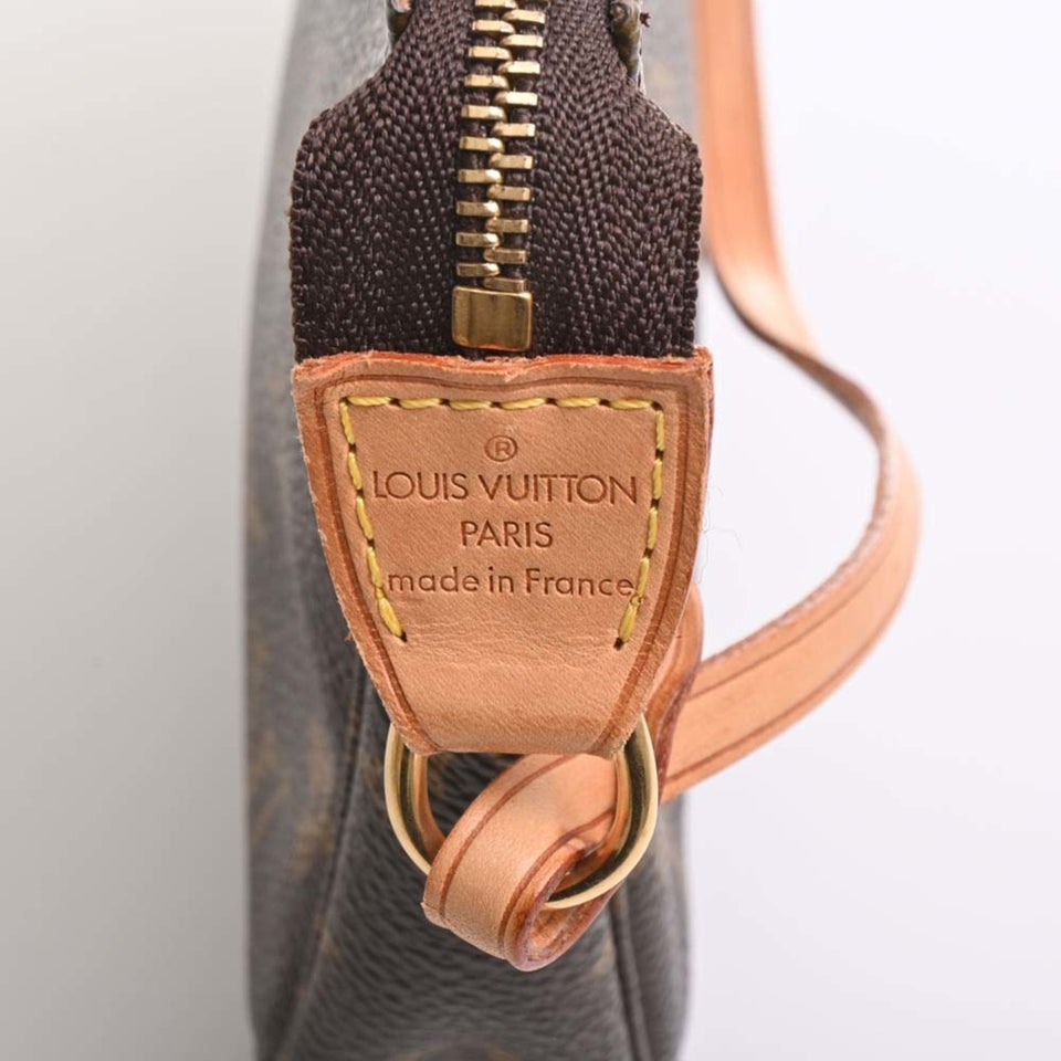 Louis Vuitton Pochette Accessoires  Canvas Clutch Bag