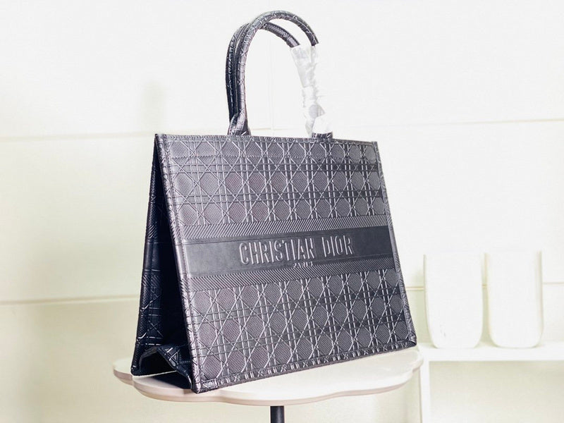 Christian Dior Bags Bags - The Tote   068