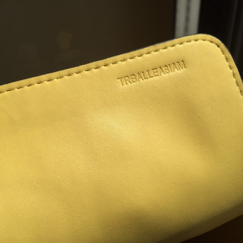 Burberry Bags - Bagsattire   439