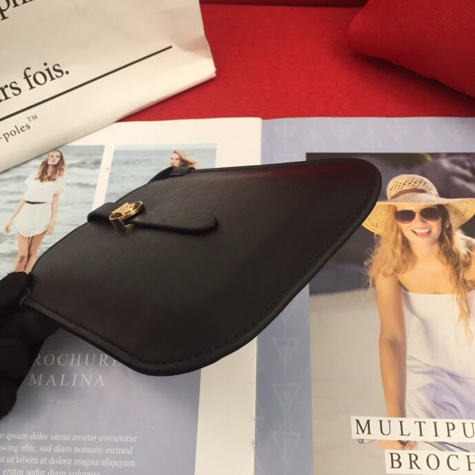 Burberry Bags - Bagsattire   185