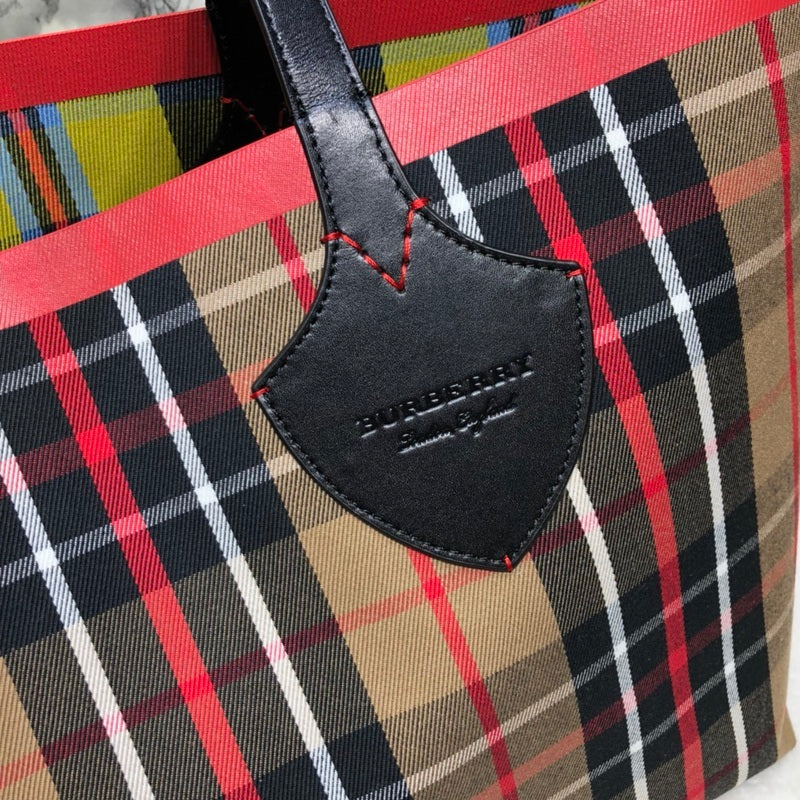 Burberry Bags - Bagsattire   358