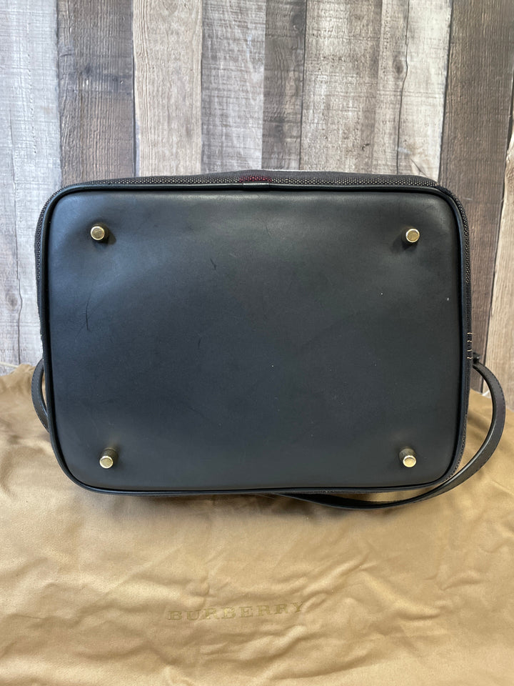 Handbag Luxury Designer By Burberry  Size: Medium