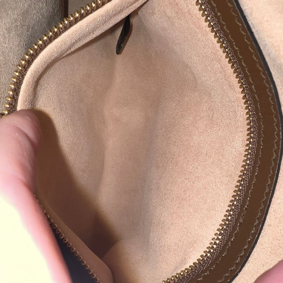 Crossbody Luxury Designer By Gucci  Size: Small