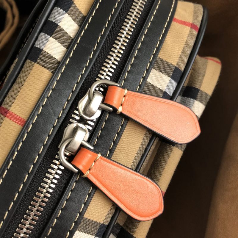 Burberry Bags - Bagsattire   420