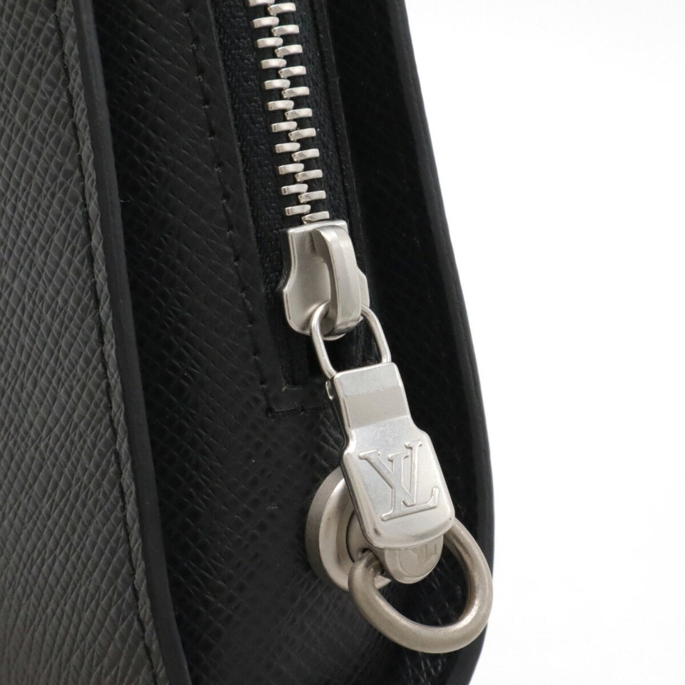 Louis Vuitton Taiga  Leather Clutch Bag