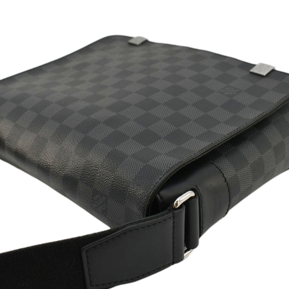 LOUIS VUITTON District PM Damier Graphite Messenger Bag Black