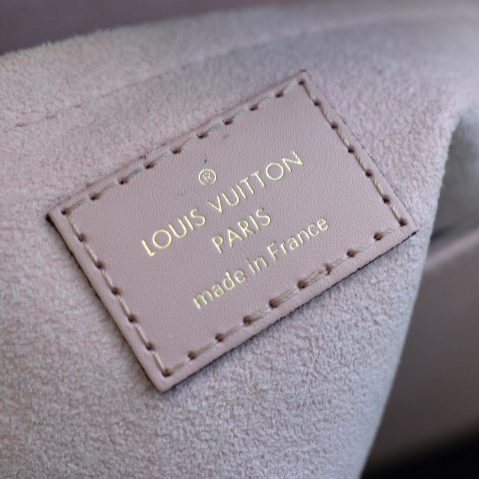 LOUIS VUITTON Locky BB Epi Leather Crossbody Bag Rose Poudré