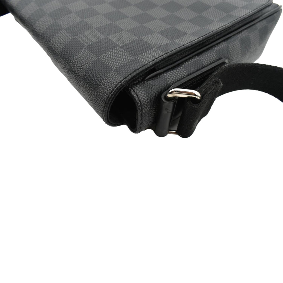 LOUIS VUITTON District PM Damier Graphite Messenger Bag Black
